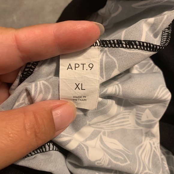 Women’s Swim Top. Size Xl - Picture 3 of 3